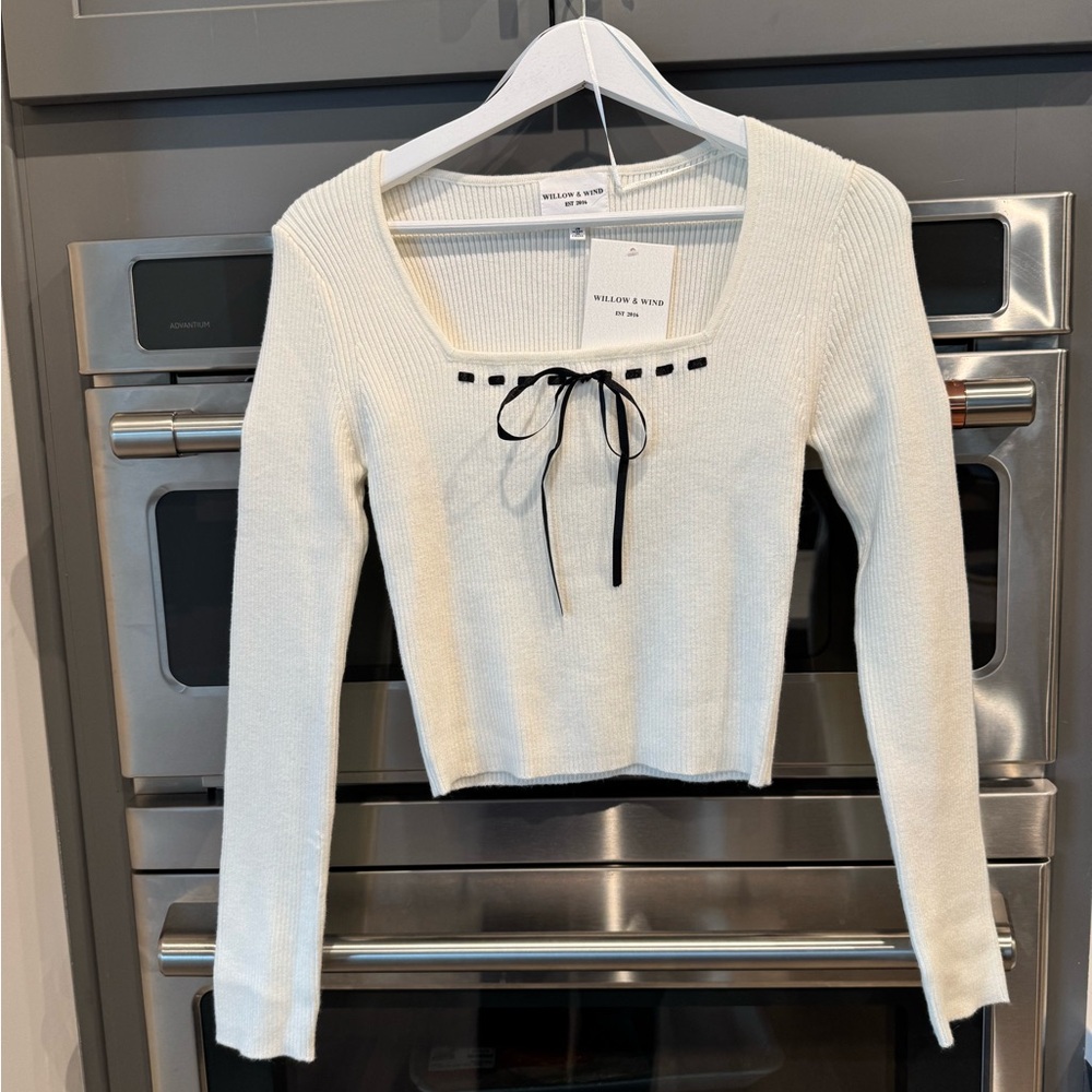 NWT Women's Crop Cream Knit Top